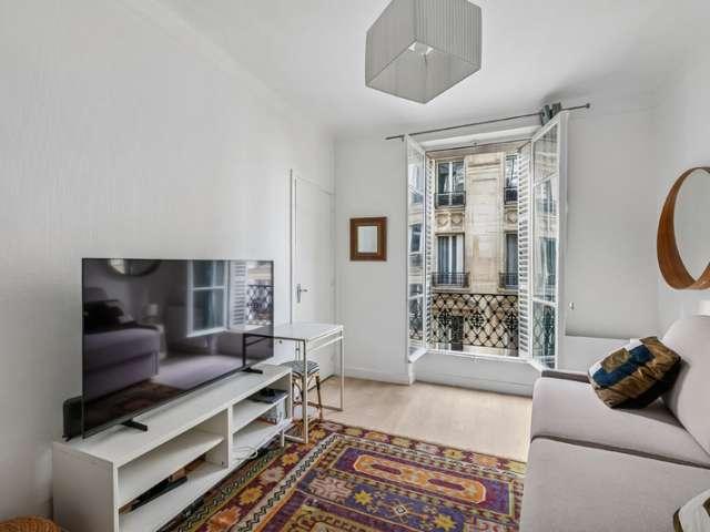 Studio à louer, Anvers Montholon, Paris