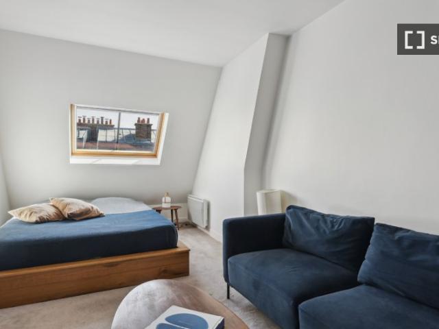 Studio à louer au Triangle d'Or, Paris