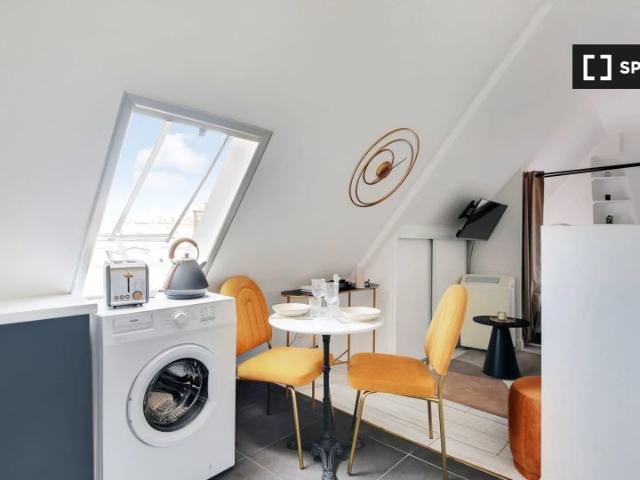 Studio à louer au Triangle d'Or, Paris