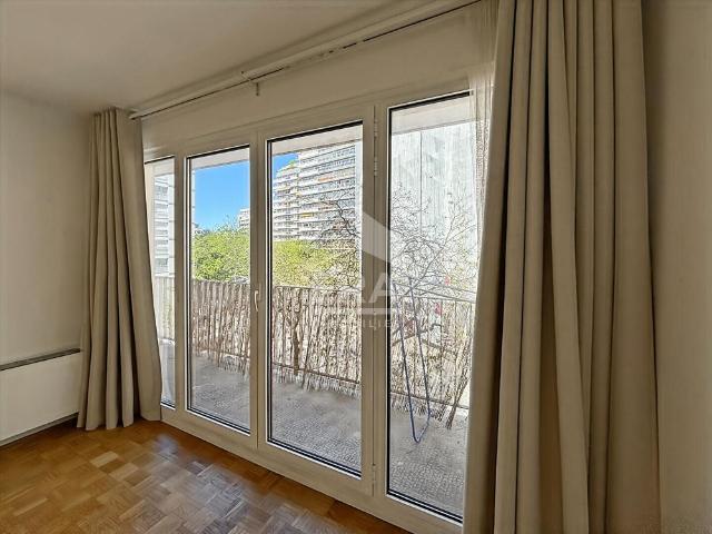 Studio à louer avec balcon Paris 15e Rue de Vouillé