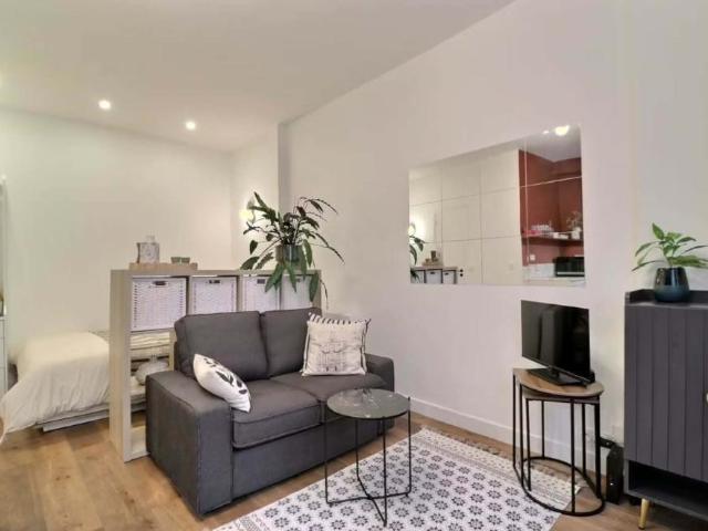 Studio à louer avec garage et balcon à Lyon