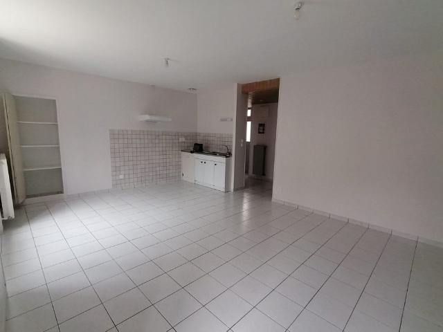 STUDIO A LOUER EN REZ DE CHAUSSEE