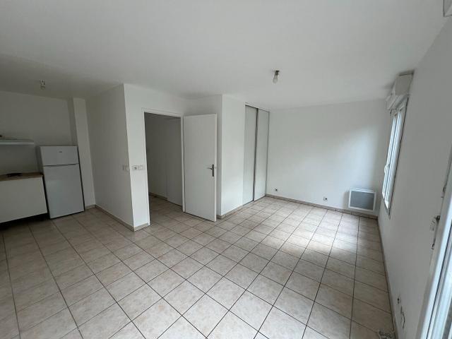 Studio à louer en rez de chaussée à Neuilly sur Marne Réf 2221