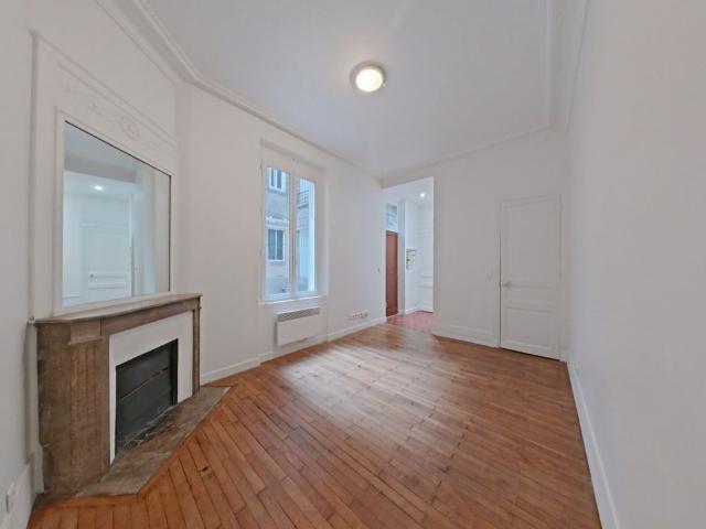 STUDIO A LOUER NEUILLY SUR SEINE 20.06 m 875 €