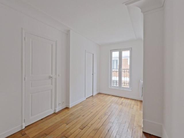 STUDIO A LOUER PARIS 17EME ARRONDISSEMENT Batignolles 10 28.59 m 1 165 €