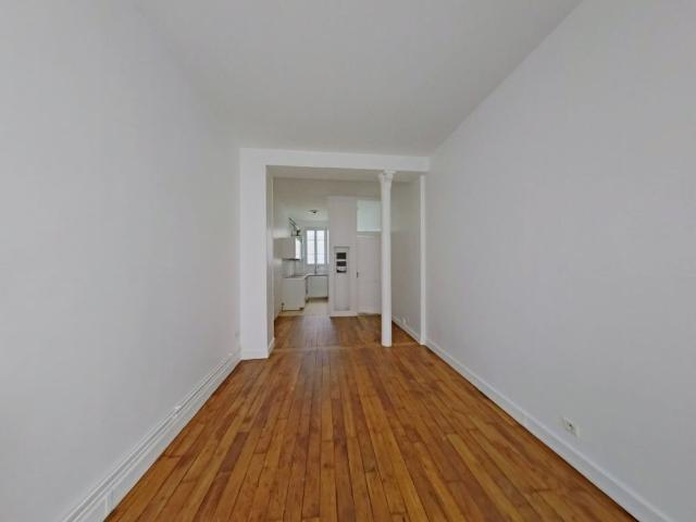 STUDIO A LOUER PARIS 15EME ARRONDISSEMENT 25.57 m 942 €