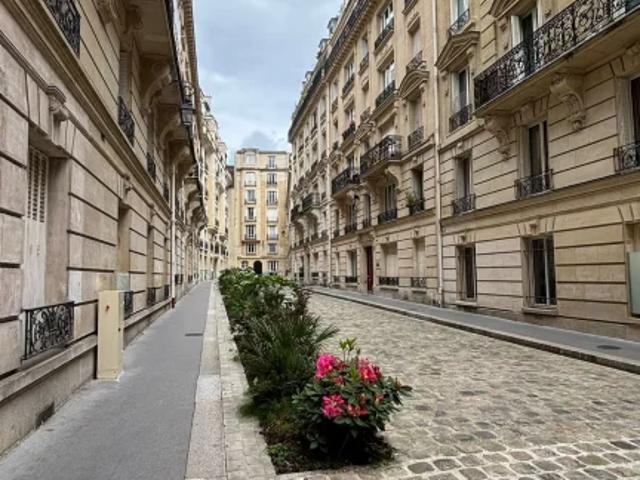 STUDIO A LOUER PARIS 16EME ARRONDISSEMENT 33.85 m2 1 060 € charges comprises par mois: Immobilier PARIS 16EME ARRONDISSEMENT | Perenium, agence immobilière à Paris – administration de biens et gestion locative