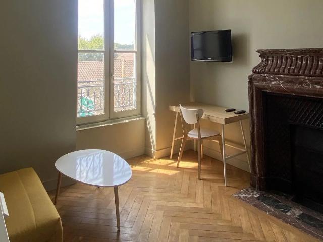Studio à louer / rue Chanzy
