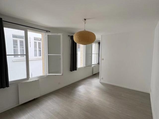 studio à louer rue de la Monnaie