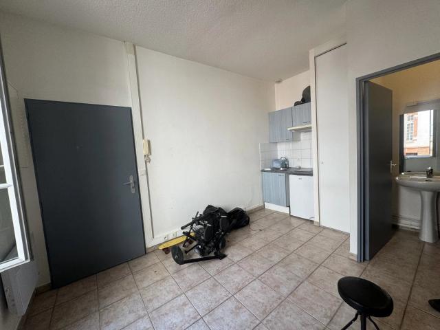 STUDIO À LOUER RUE PELISSIER