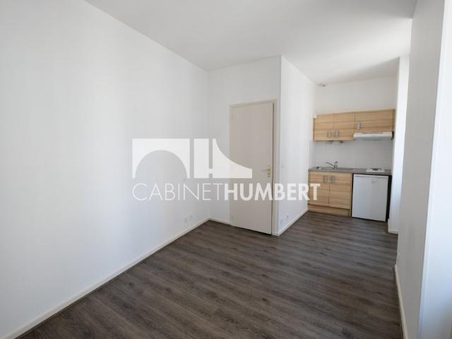 STUDIO A LOUER ST ETIENNE Place Badouillere