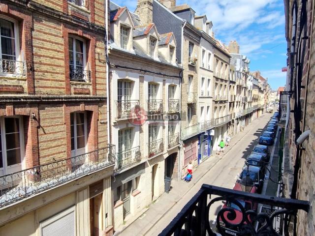 Studio à rénover au coeur historique proche de la plage