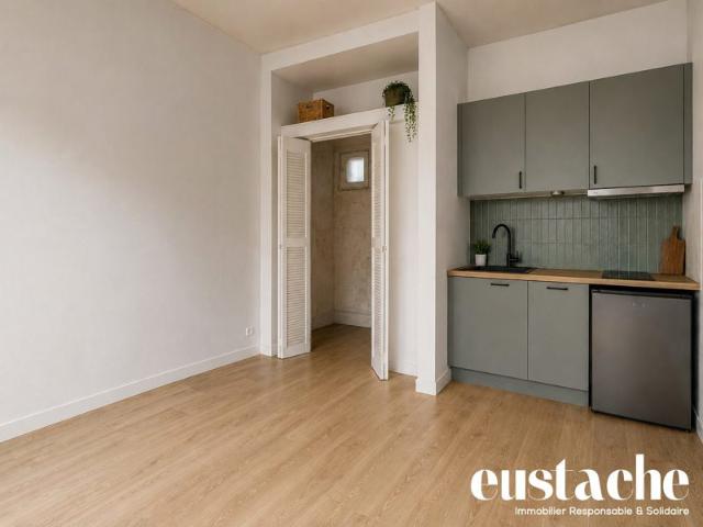 Studio à rénover à fort potentiel !
