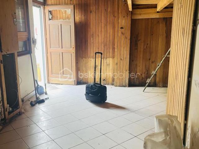Studio à rénover 24m² + mezzanine + cave Bagnolet La Dhuys