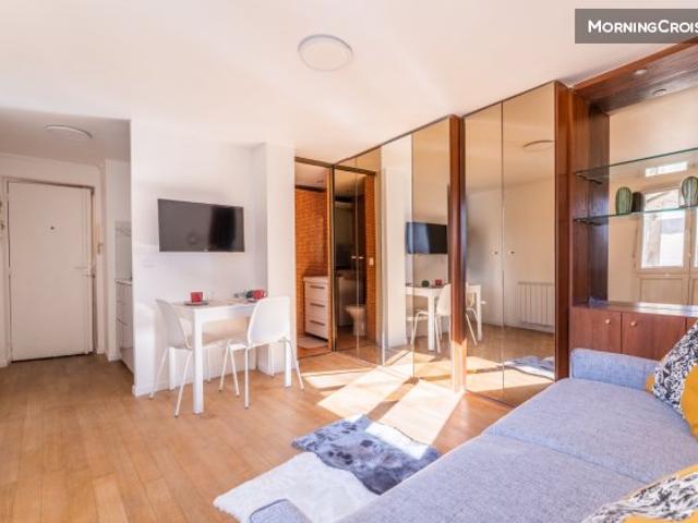 Studio Apartment musee du louvres