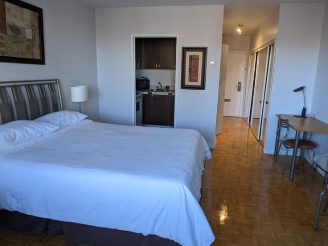 Studio Apartment for Rent at 3463 Rue Sainte Famille #0603, Montréal, QC H2X 2K7 Milton Parc