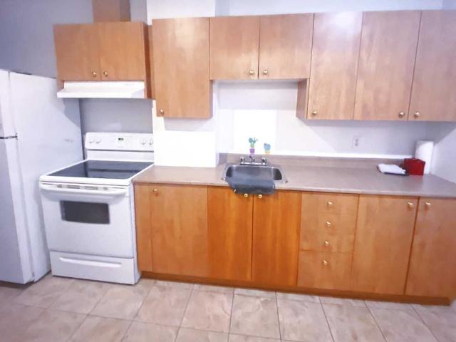 Studio Apartment for Rent at 6645 Avenue Fielding #D, Montréal, QC H4V 1N2 Loyola