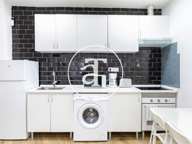 Studio apartment for short term rental with bathroom in Madrid