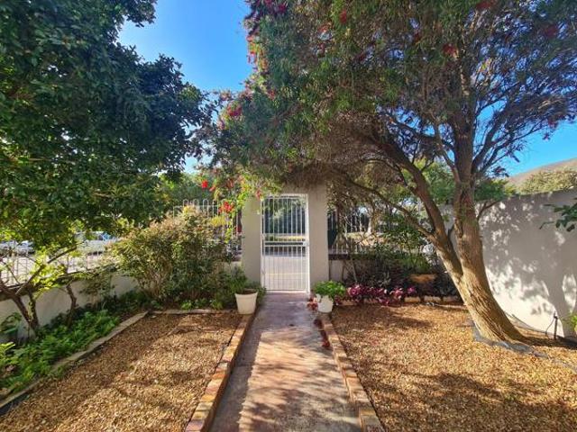 Studio Apartment in Mouille Point
