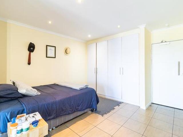 Studio apartment in Observatory
