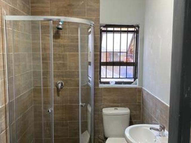 Studio apartment in Birchleigh North