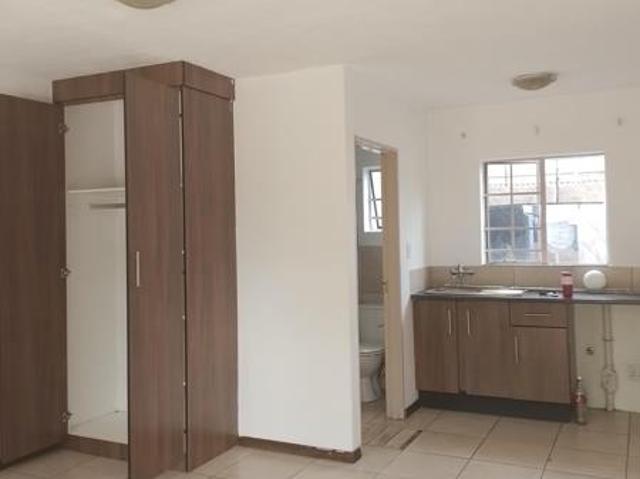 Studio Apartment in Capital Park