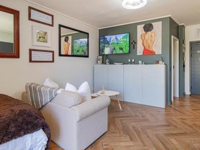 Studio Apartment in Century City