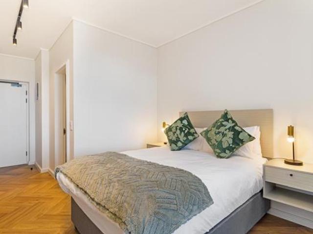Studio Apartment in Century City