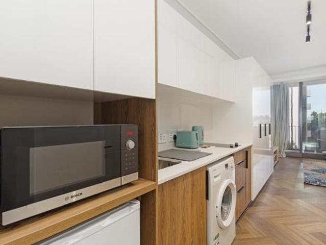 Studio Apartment in Century City