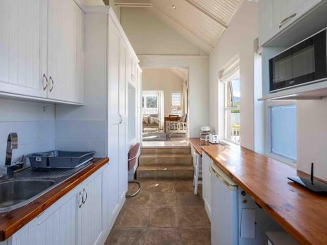 Studio Apartment in Claremont