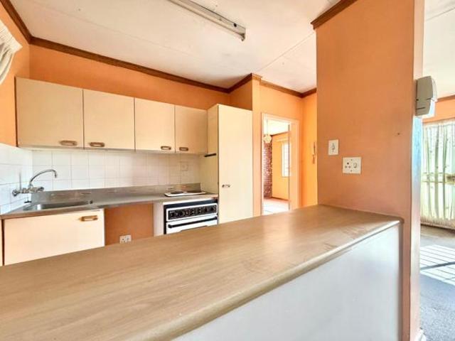 Studio apartment in Die Hoewes