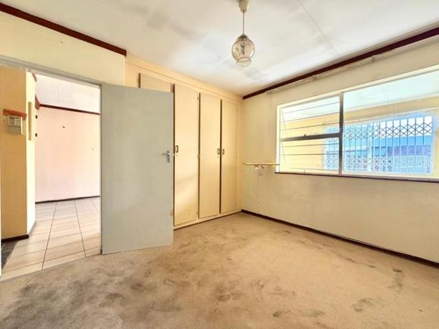 Studio apartment in Die Hoewes