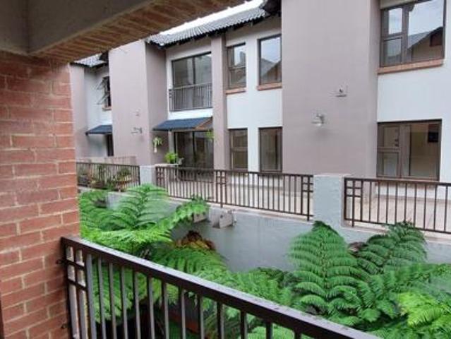 Studio apartment in Douglasdale