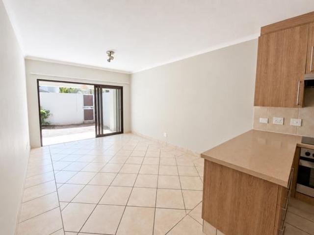 Studio apartment in Douglasdale