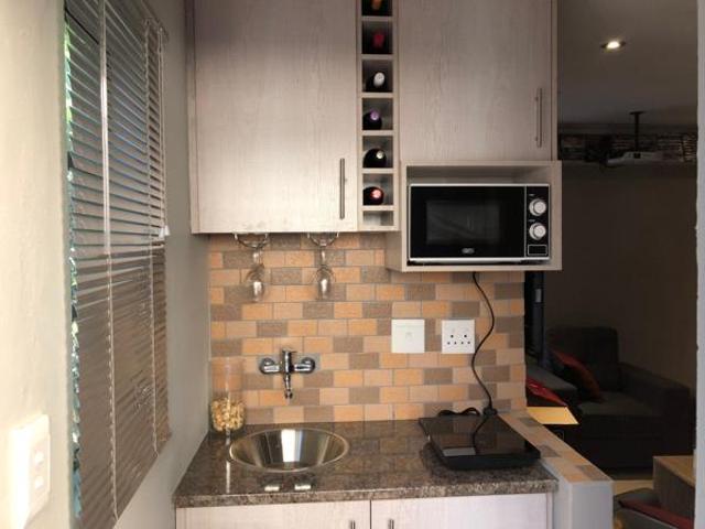 Studio apartment in Kensington