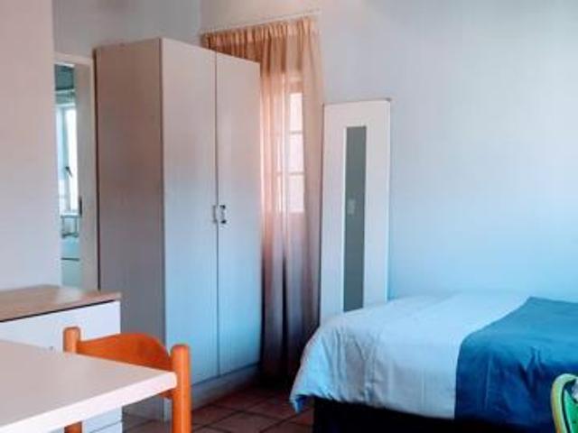 Studio Apartment in Kensington B