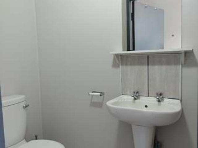 Studio Apartment in Kew