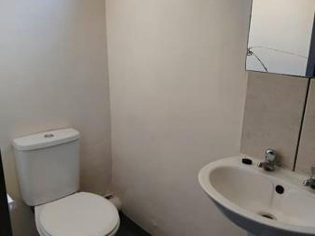 Studio Apartment in Kew