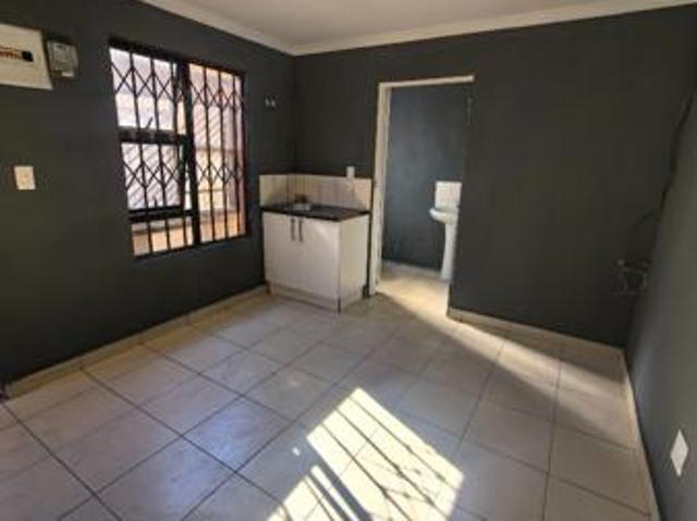 Studio apartment in Protea Glen