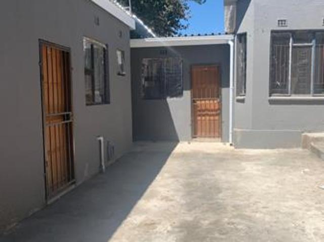 Studio apartment in Rosettenville