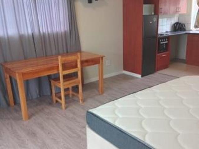 Studio apartment in Somerset Heights