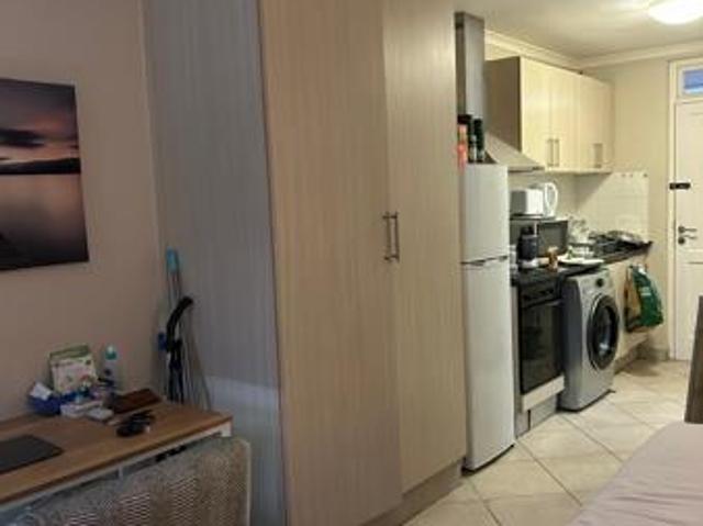 Studio Apartment in Somerset West Central