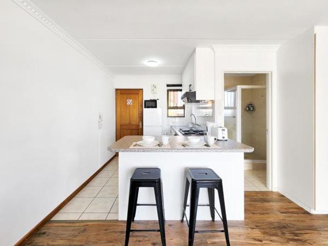 Studio Apartment in Table View