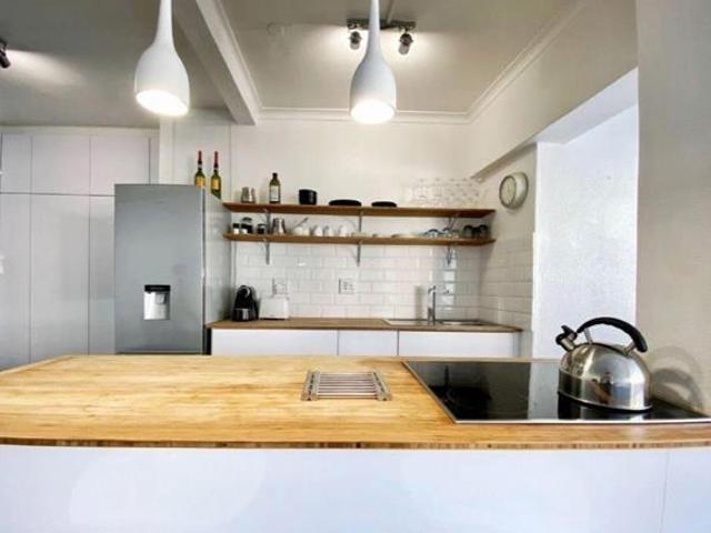 Studio Apartment in Three Anchor Bay
