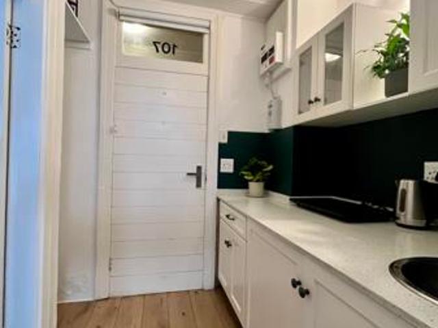 Studio apartment in Three Anchor Bay