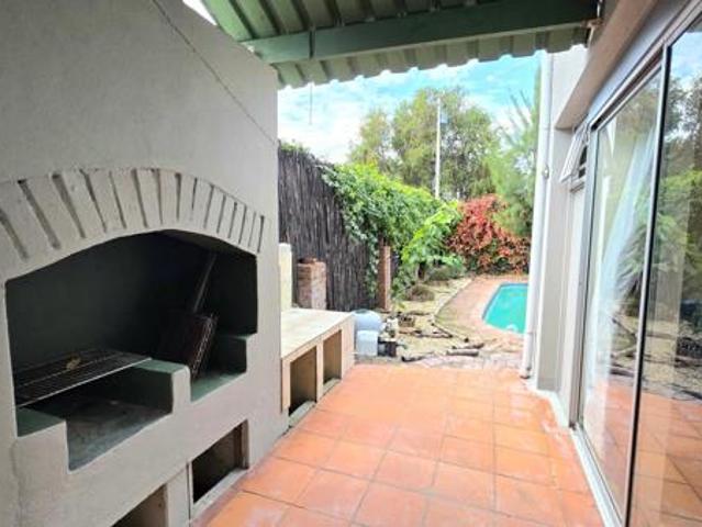 Studio Apartment in Wynberg Upper