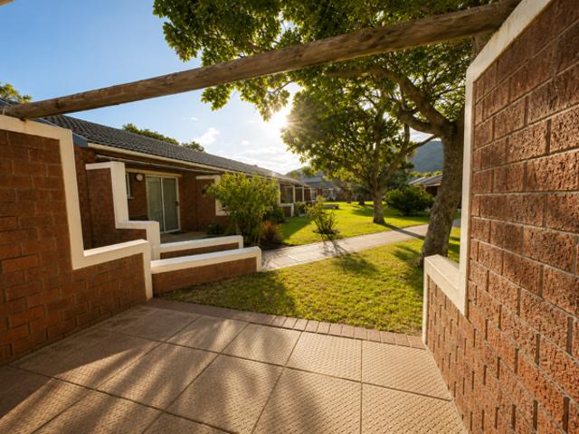 Studio Apartment in Westcliff