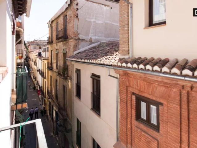 Studio apartment with balconies for rent in Centro