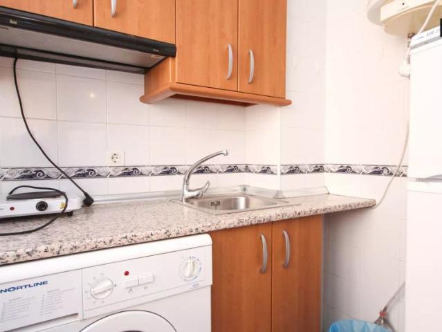 Studio apartment with balcony to rent in the centre of Granada