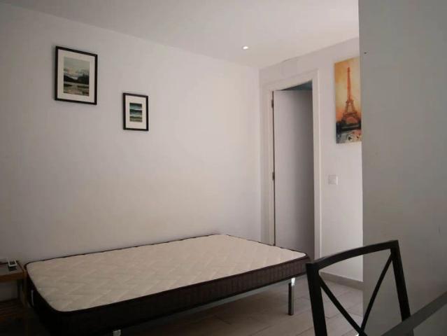Studio apartment with terrace for rent in Tetuán